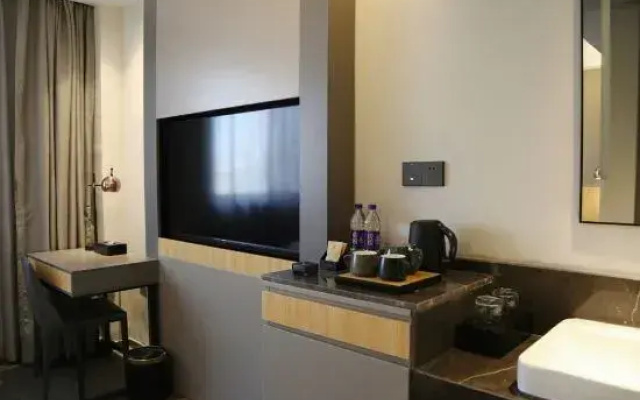 Homeinn Selected Hotel (Linyi Xianggang Road Airport International Convention and Exhibition Center)
