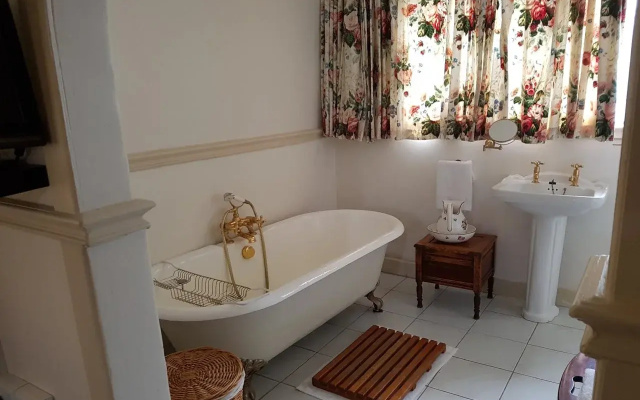 Sherwoods Country House Cc