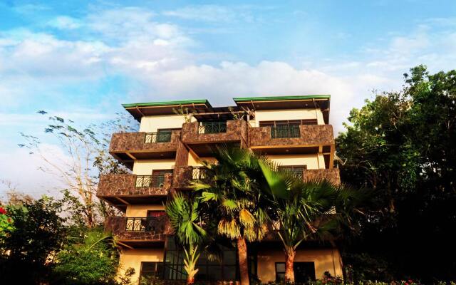 Отель MC Mountain Home Apartelle Филиппины, Тагайтай - отзывы, цены и фото номеров - забронировать отель MC Mountain Home Apartelle онлайн вид на фасад
