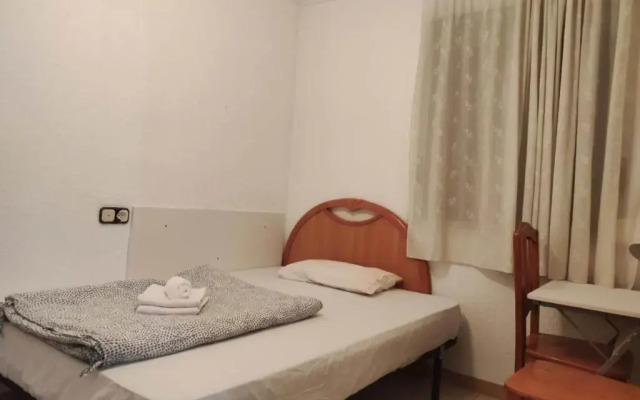 30-3- Бюджетная КОМНАТА в квартире для 2 человека, Alicante
