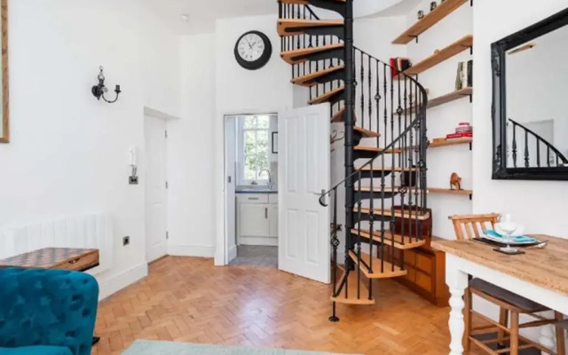 Warwick Post Office Apartment