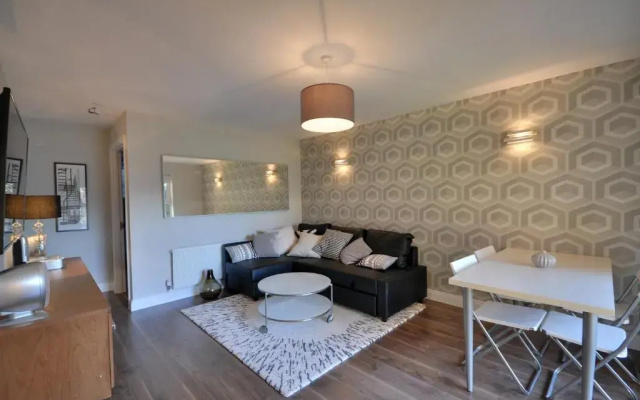 The Garden Apartment, Near Airport & City