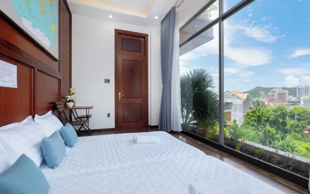 Nancy Grand Strip Villa Pool new 1