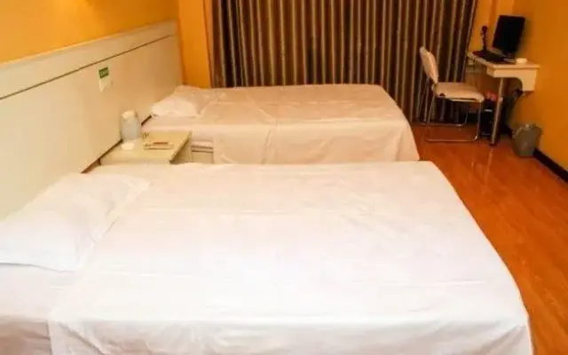 Zhongxiang Shenzhou Inn
