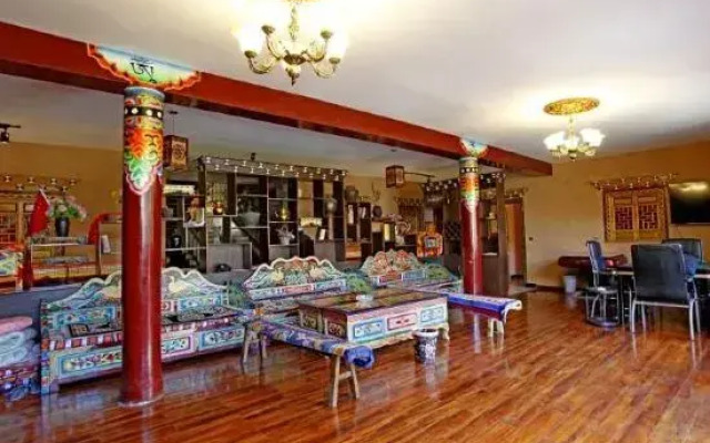 Jiaju Zangzhai Luobu Homestay