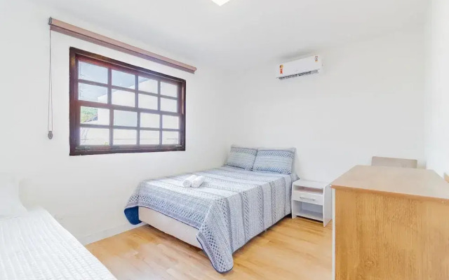 GB77 Ótima Casa 5 Quartos com Piscina