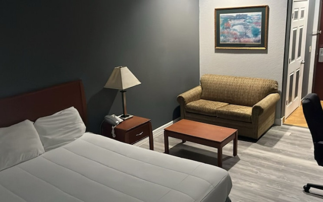 Clute Inn