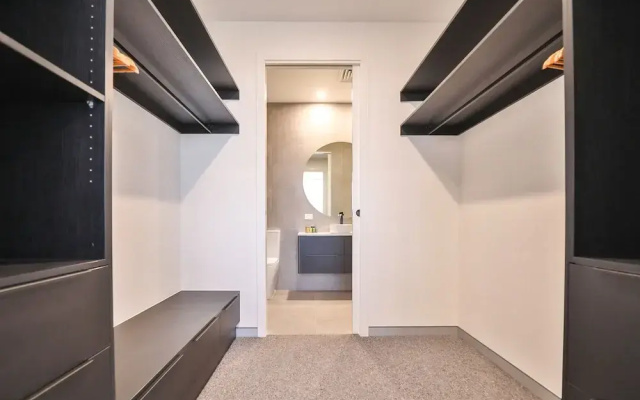 Indulge Apartments City View Penthouses