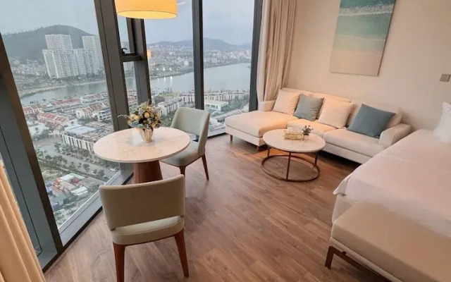 A La Carte Ha Long Bay Residence by SIMA Chill