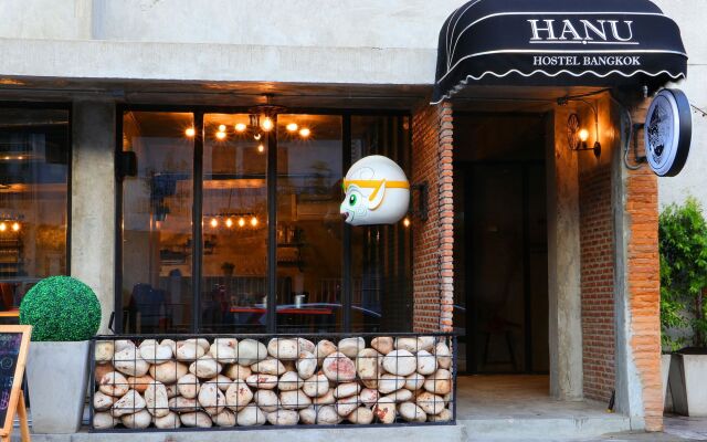Hanu Hostel Бангкок вид на фасад