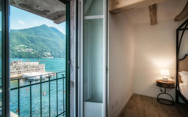 Acqua - by MyHomeinComo
