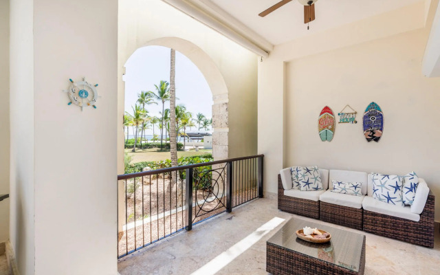 Beachfront w Direct Beach Access Private Jacuzzi