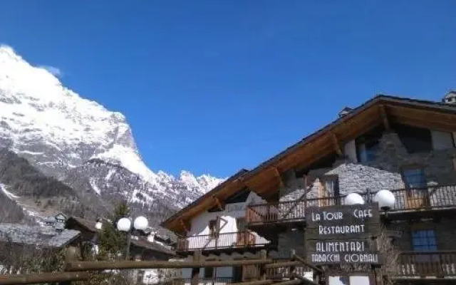 La Tour