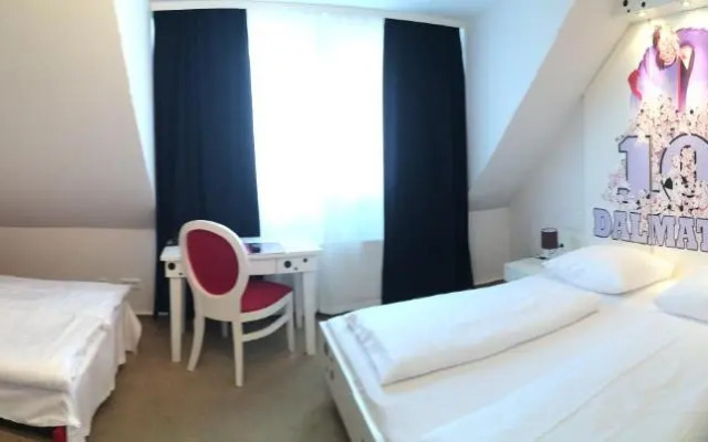 CineHotel Maroni