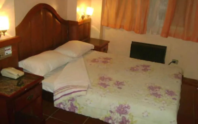 Reinales Plaza Hotel