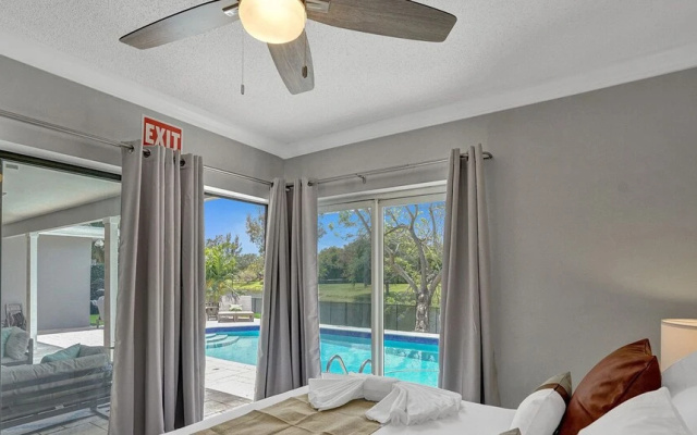 Family vacation 5 Br with Heated Pool