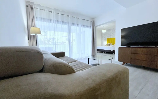 Superior Apartment Sleeps 2 With Pool