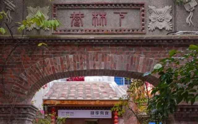 Qiaozhou Homestay (West Street Kaiyuan Temple)