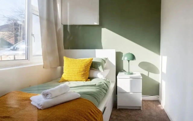 Perfect Booking 4 Bed Home Near City Airport