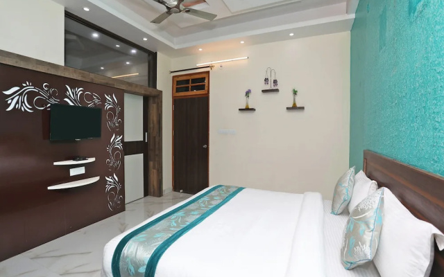 OYO 9967 Hotel Surya