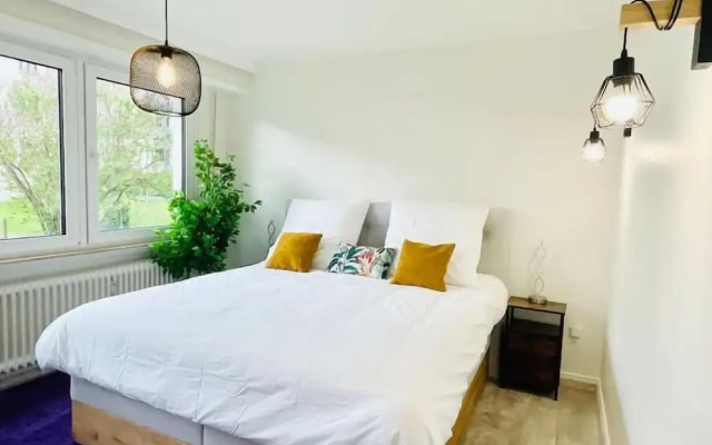 3 bedrooms in Center Terrace & Parking