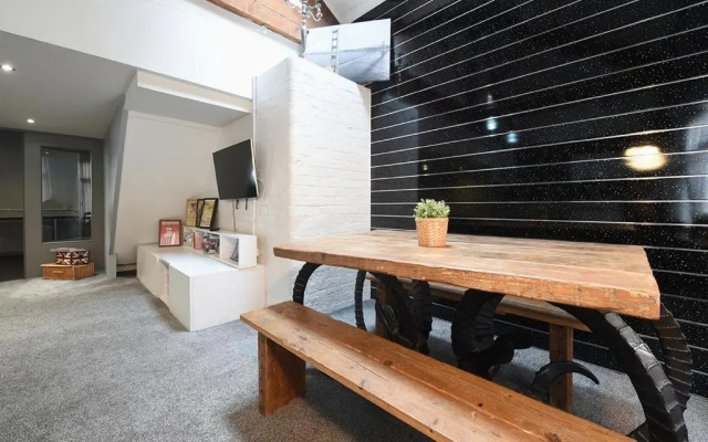 Penthouse Warehouse Slps 18 (61)