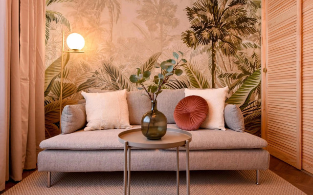 TROPICAL FEEL. 2BR Apt at Sala Palatului