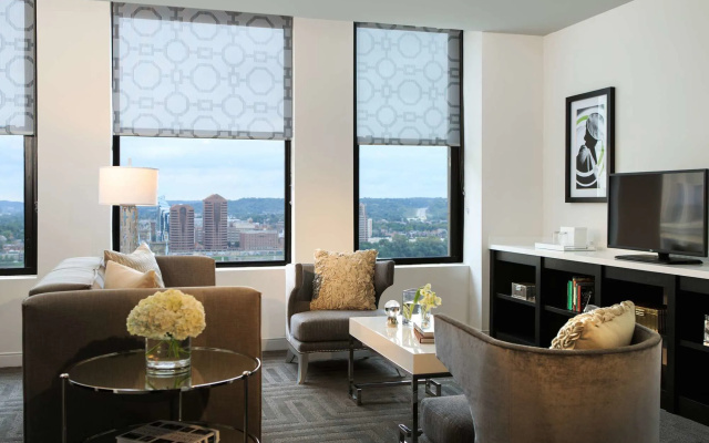 Renaissance Cincinnati Downtown Hotel