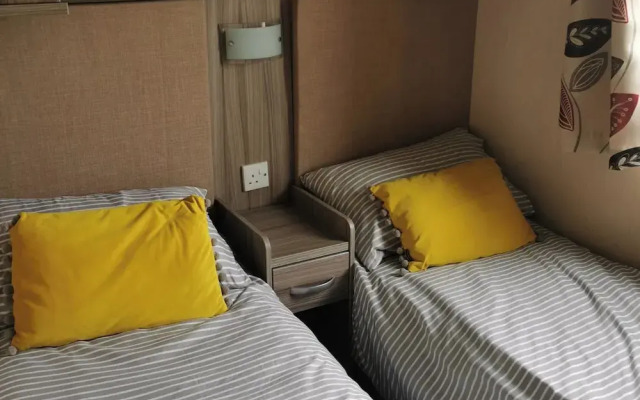 2 Bed Lodge Sleeps 6 -pets Ok -patio -free Parking