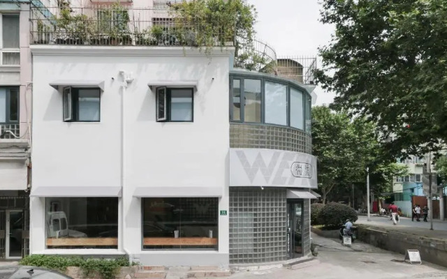 WEFLOW Hostel