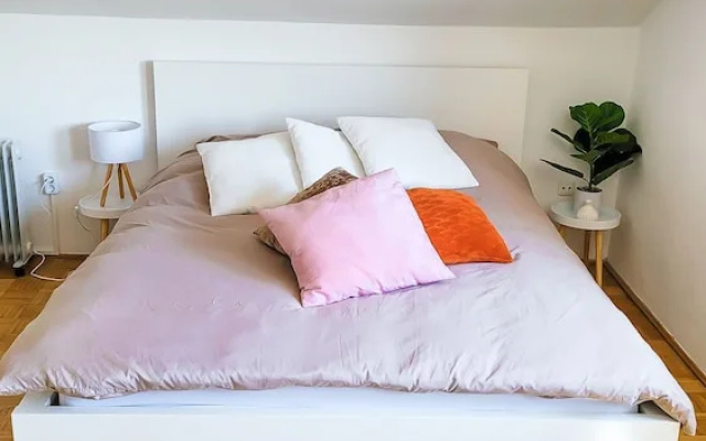 DG Links 40m 2-Zimmer Wohnung