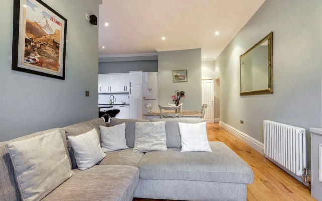 Beautiful 2 bed in Heart of West London