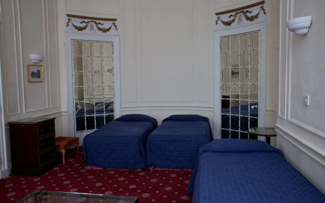 Rose Court Hotel