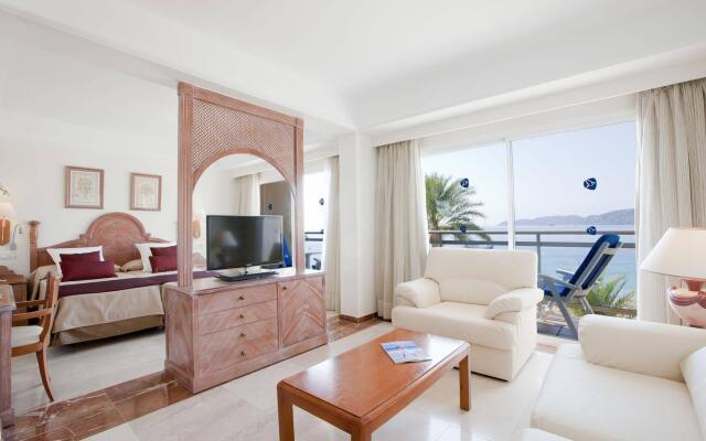 Отель Grupotel Cala San Vicente Испания, Сен-Жуан-де-Лабриджа - отзывы, цены и фото номеров - забронировать отель Grupotel Cala San Vicente онлайн комната для гостей