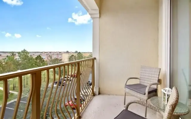 Penthouse Prize. 3 Bedroom Condo by Redawning