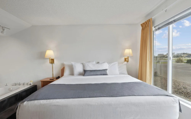Waldport Bayfront Hotel and Restaurant