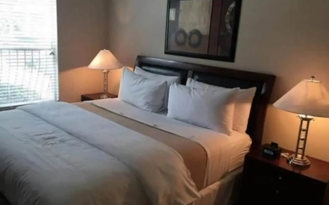 36sixty By Sterling Suites