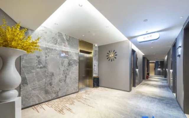 Qingmu Platinum Hotel (Ma'anshan East Station Weixing Xingyue Plaza)