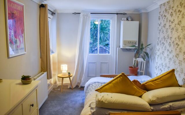 Апартаменты 2 Bedroom Apartment in Central Brighton Брайтон комната для гостей