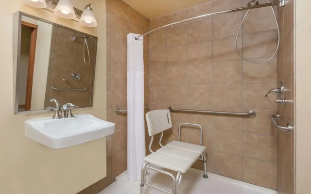 Baymont Inn & Suites Midland