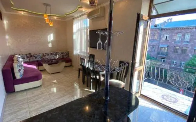 Amiryan Apartment