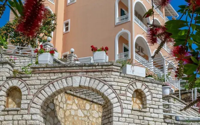 Naftis Apartments