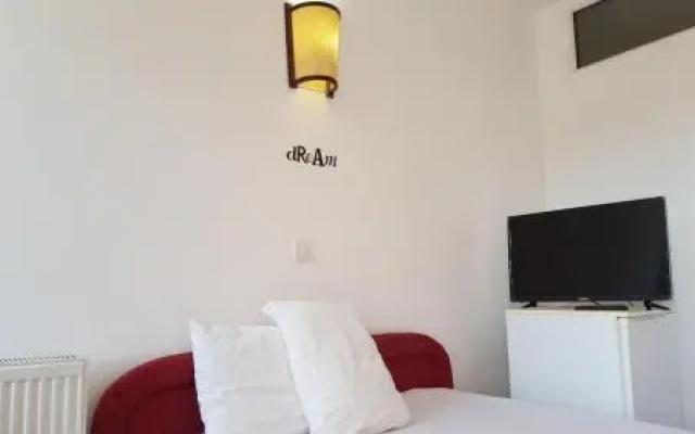 Art Theatre Caffe - River view Hotel