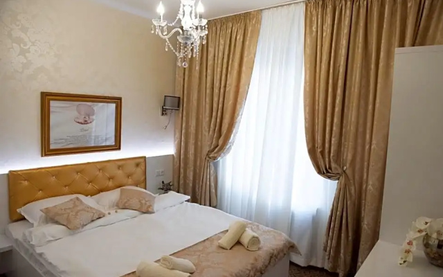 Antiques Gold Boutique Hotel