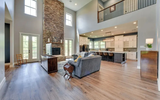 Spacious Lake Charles Craftsman - Pet Friendly!