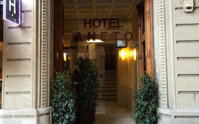Отель Hostal Iznajar Barcelona Испания, Барселона - отзывы, цены и фото номеров - забронировать отель Hostal Iznajar Barcelona онлайн вид на фасад