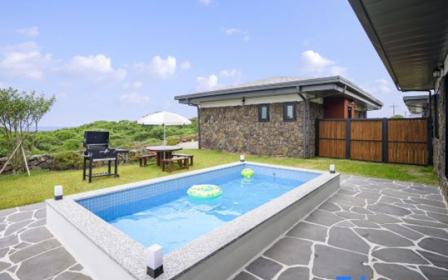 Kimnyeongdoldam private pool villa