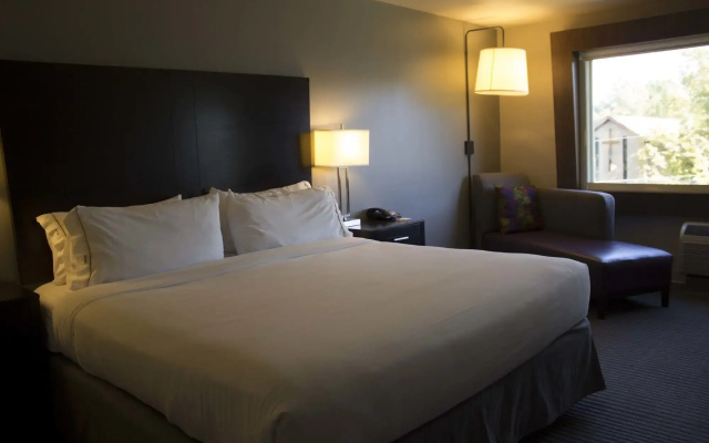 Holiday Inn Express & Suites Tahlequah by IHG