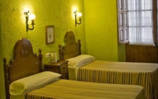 Hermanos Macías Hotel