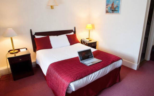 The Lucan Spa Hotel вид на фасад